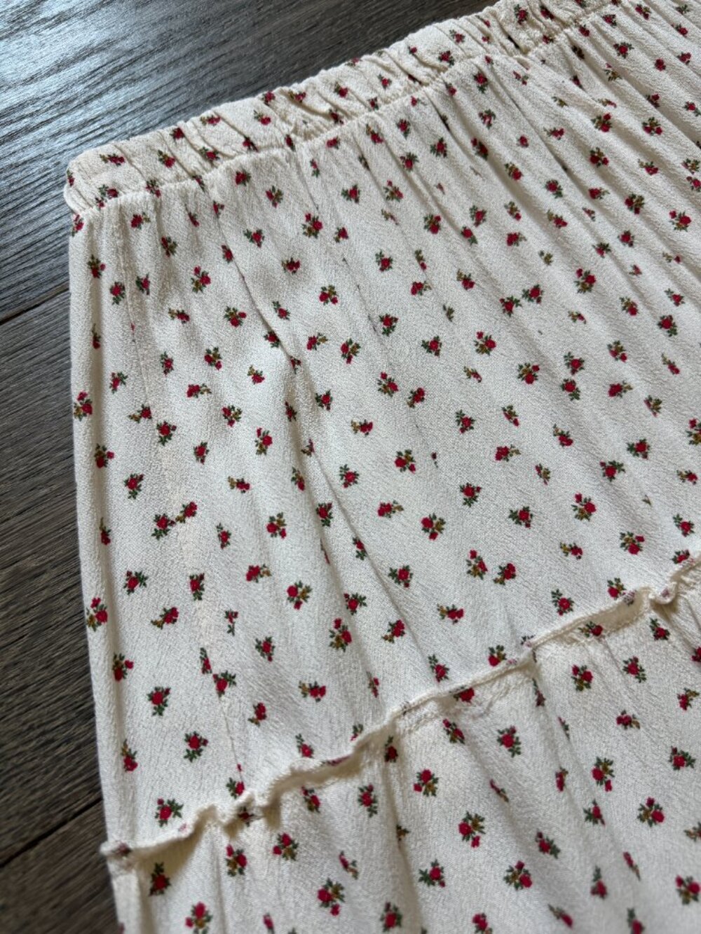 Brandy Melville Izzy White & Red Floral Maxi Skirt Tiered Boho - Picture 2 of 5